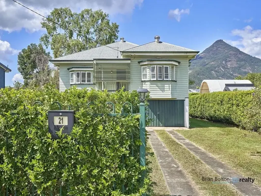 Gordonvale 3 Bedroom Classic Queenslander Charm, Massive Flat Block !