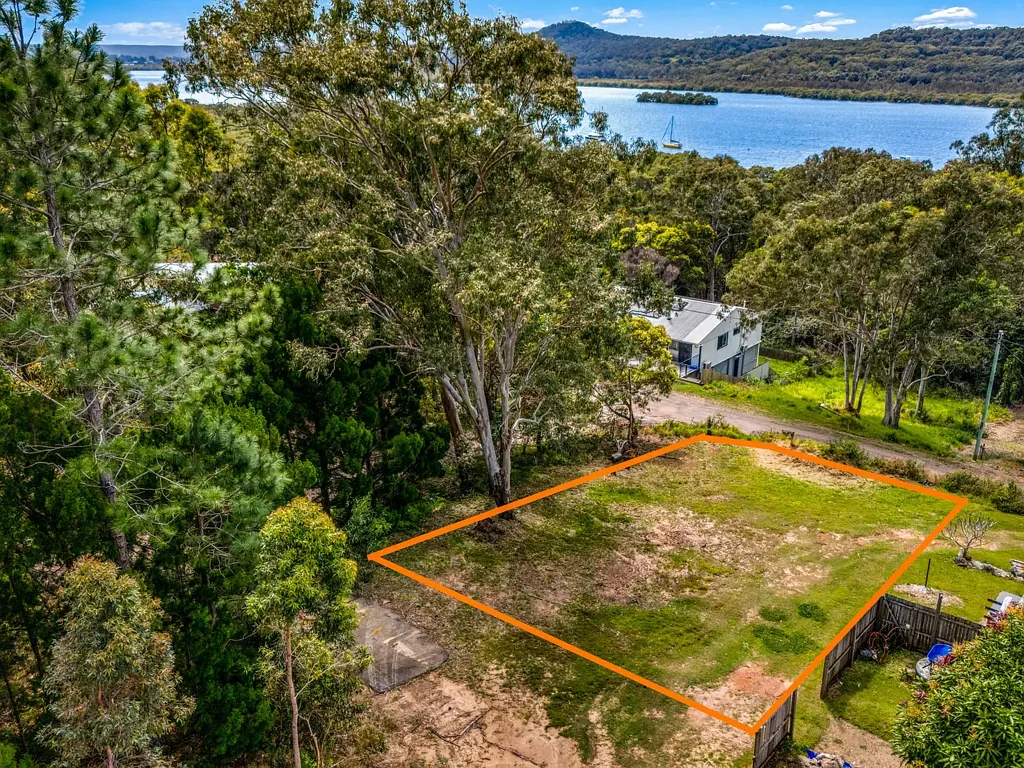 Russell Island Rare Land Opportunity – Elevated Position with a Bay View