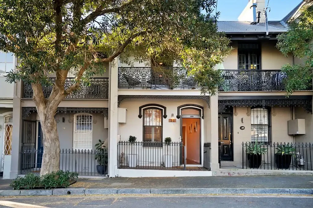 Sunlit and Stylish Family-sized Terrace with a Deep North-facing Courtyard