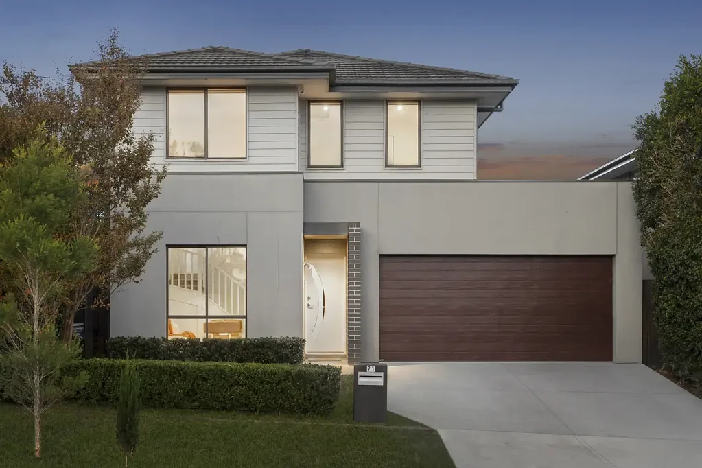 Schofields 4Zimmer Sun-Drenched, Spacious Family Home Within 6 Minute Walking Distance to Galungara Public School!