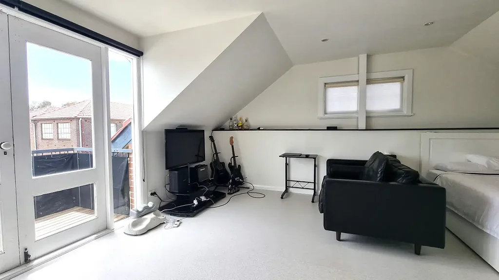 PRIVATE, MODERN FULLY FURNISHED STUDIO APARTMENT