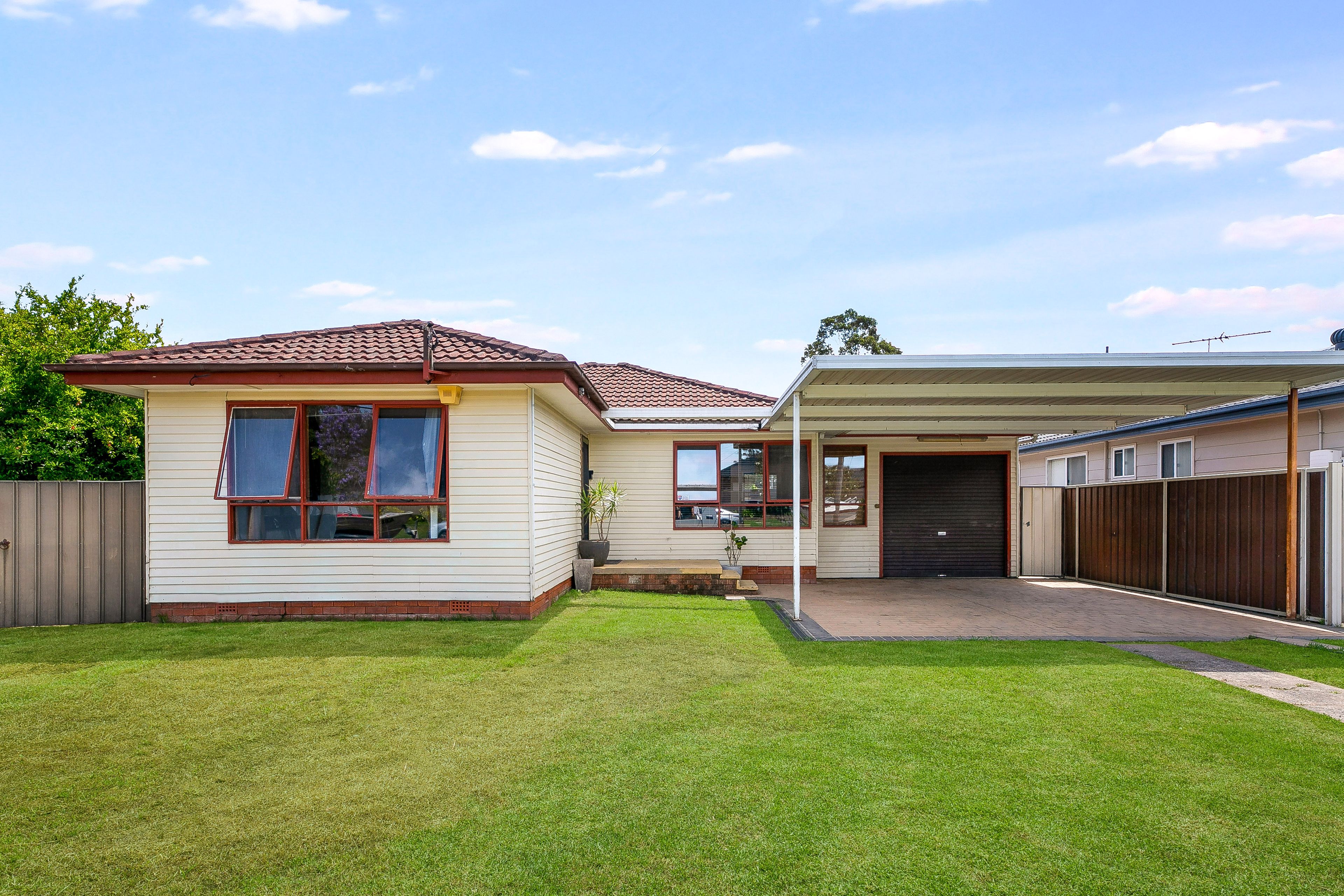 68 WHITTLE AV, MILPERRA NSW 2214, 0 chambres, 0 salles de bain, House