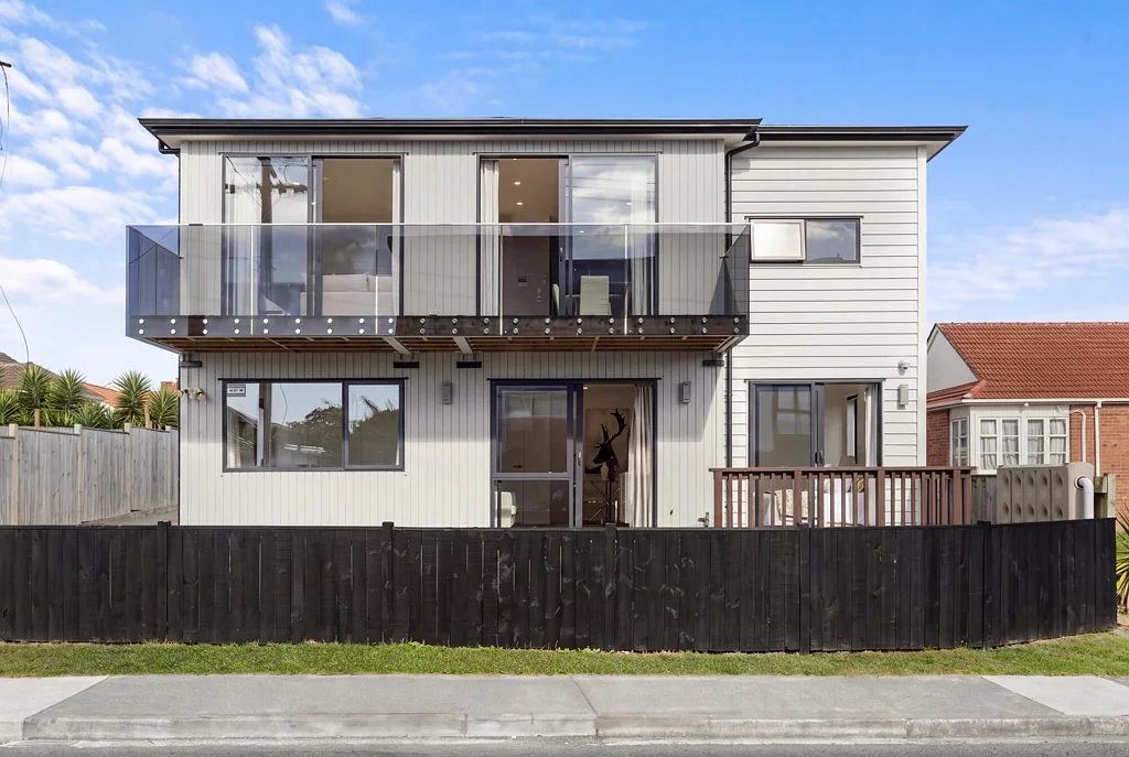 Mount Roskill 4房  Space, Style & Serious Income Potential!