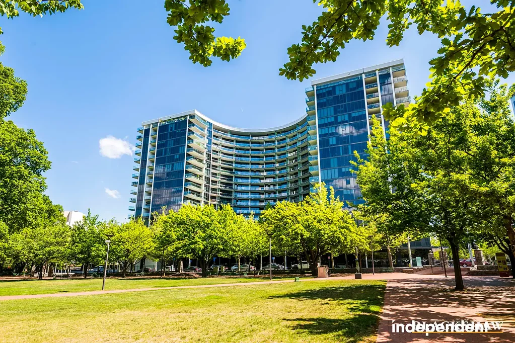 City 1 Bedroom Manhattan Apartment Opposite Glebe Park