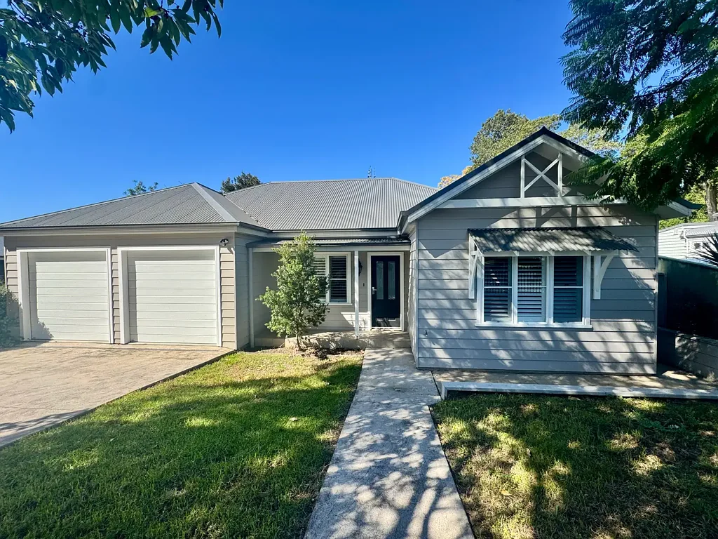 Modern & Stylish 3-bedroom home in a prime location.
