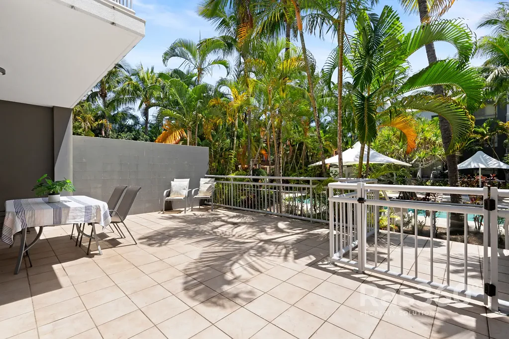 Labrador 2房  Broadwater Living at Its Best - Spacious Apartment in the Heart of Labrador