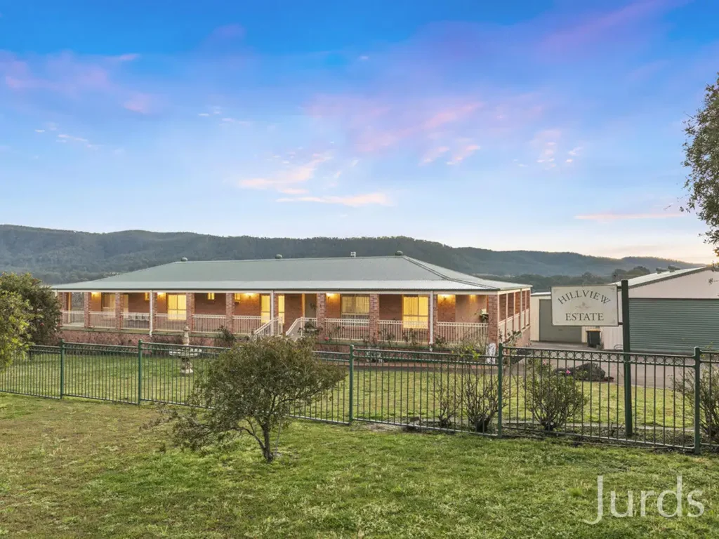 Millfield 4 Bedroom HILLVIEW ESTATE - A BIG HOUSE WITH A BIG VIEW ON A BIG BLOCK