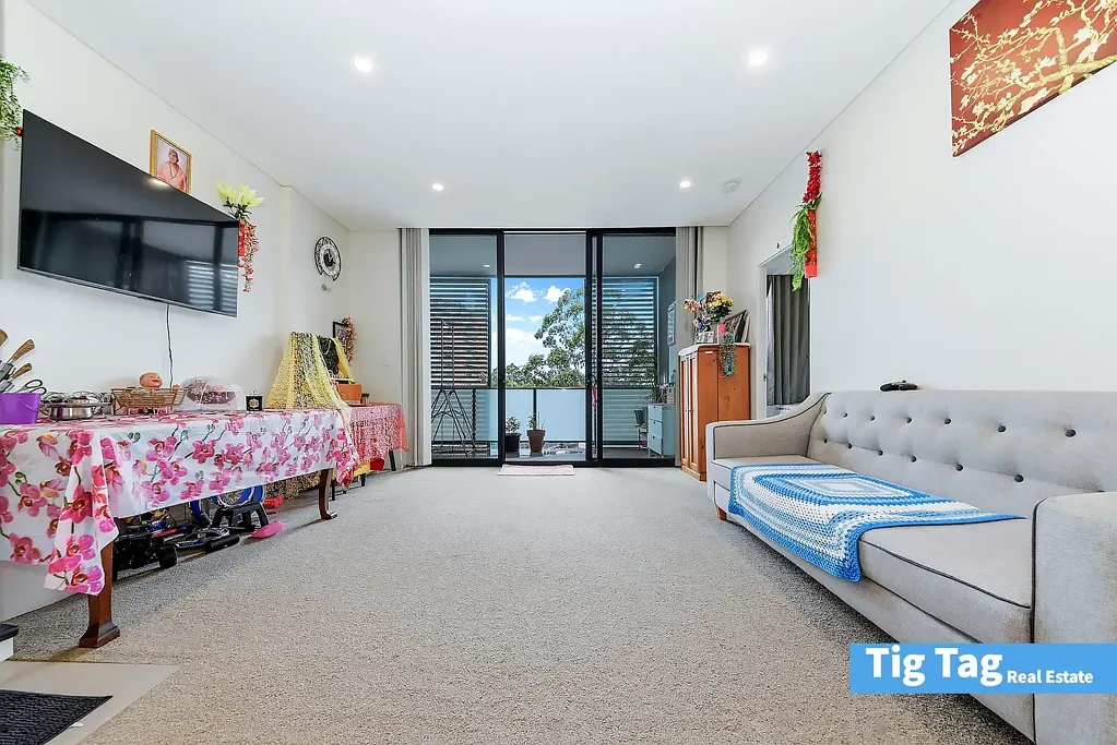 Lane Cove 2房 Lane Cove理想区域 两居室设计精美 开放式起居用餐 现代厨房石材台面 宽敞卧室独立书房 双浴优质洁具 地下车位低维护 Stylish Living | Prime Lane Cove Location