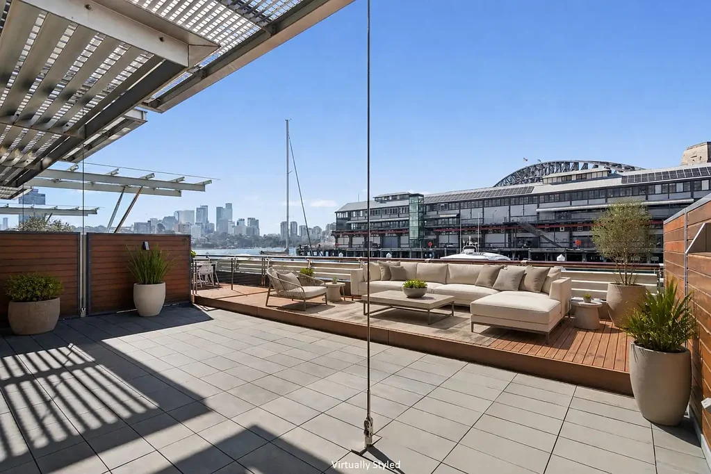 Luxury Three-Bedroom Waterfront Apartment in Walsh Bay