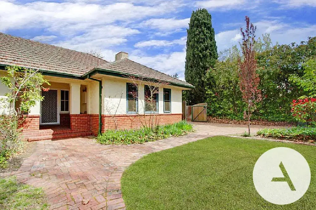 One-bedroom granny flat with a spacious backyard