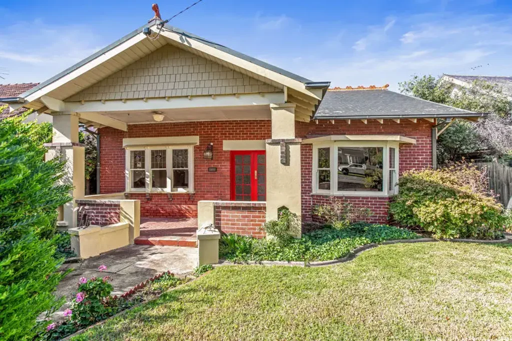 Williamstown 3 Bedroom Heritage Elegance on an Expansive Bayside Block