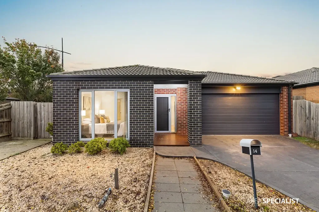 Fraser Rise 4ਬੈੱਡਰੂਮ The Brief – Stylish & Convenient Family Living in Fraser Rise !!