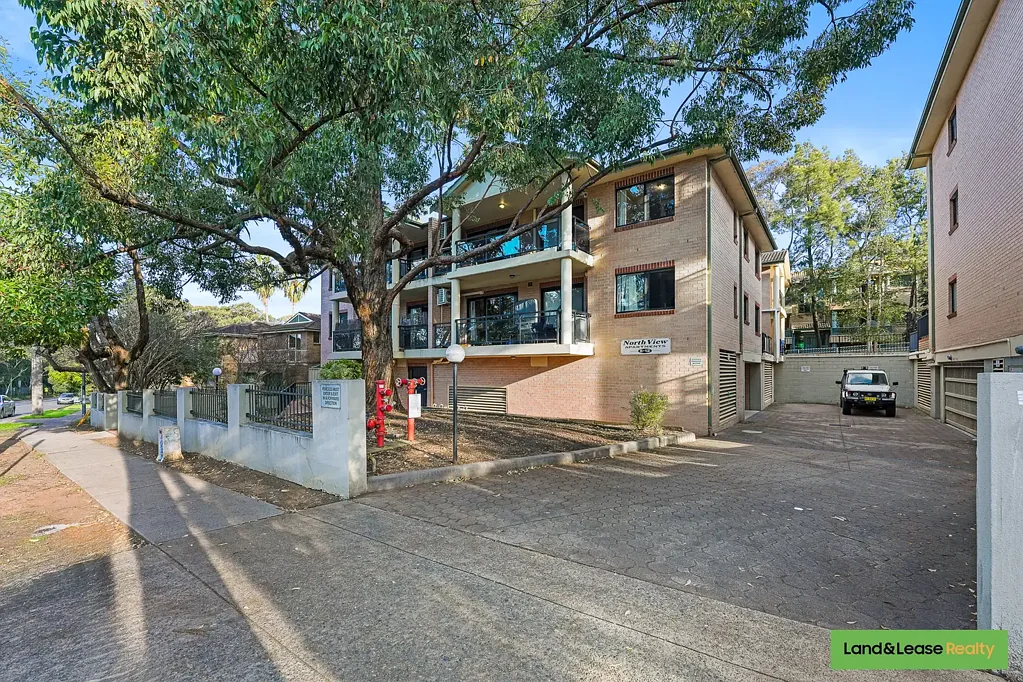 Westmead 3 Bedroom Spacious 123 SQM Apartment in Prime Westmead Location !!!