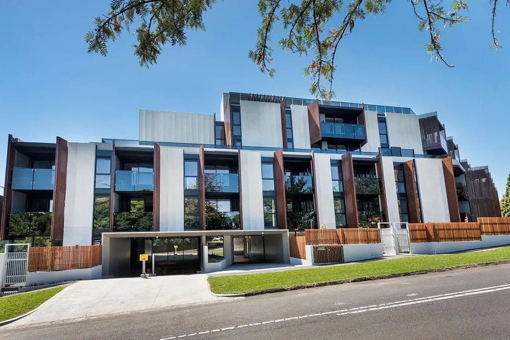 Luxury Apartment - Nestled in a leafy pocket