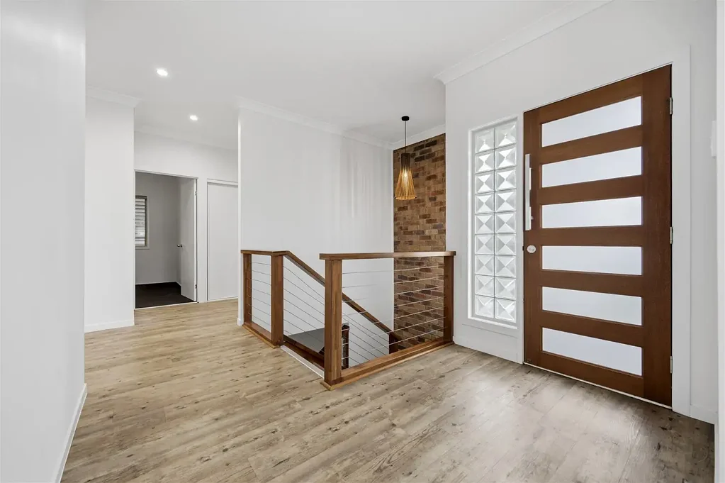West Gladstone 5房  Executive Family Residence with Expansive Living & Dual Living Potential