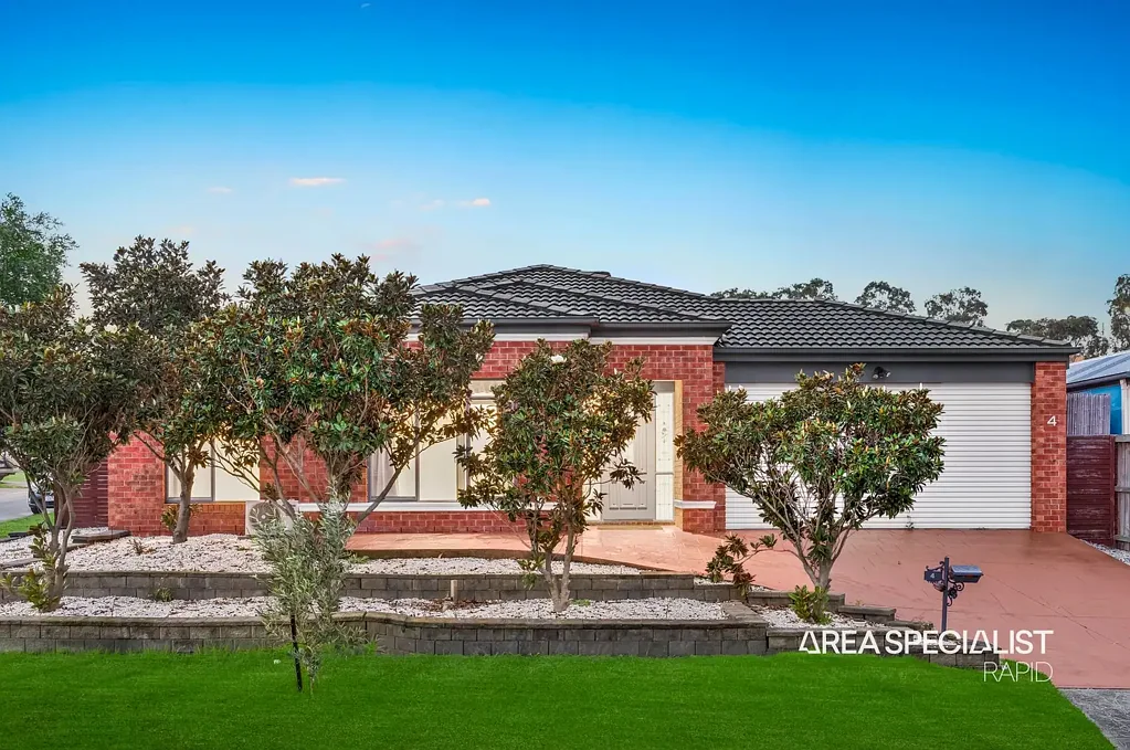 4 Eucumbene Drive, Berwick, VIC 3806, 6 Bedrooms, 2 Bathrooms, House