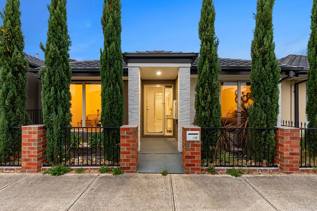 17 Hunt Way, Pakenham, VIC 3810