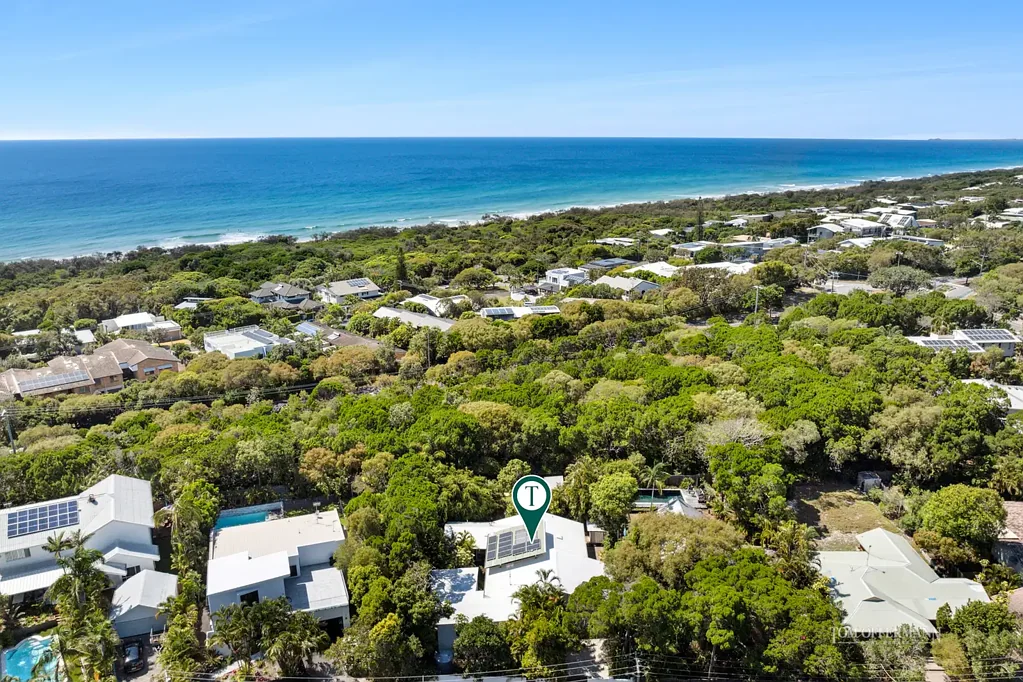 Marcus Beach 4房  Private Sanctuary, 350m to the Sand with Income Producing Potential