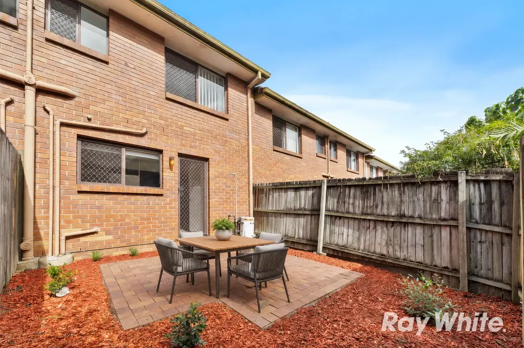 Springwood 2Kwarto Unpack & Relax - Immaculate Springwood Townhouse with Resort-Style Living & Onsite Pool & Entertaining