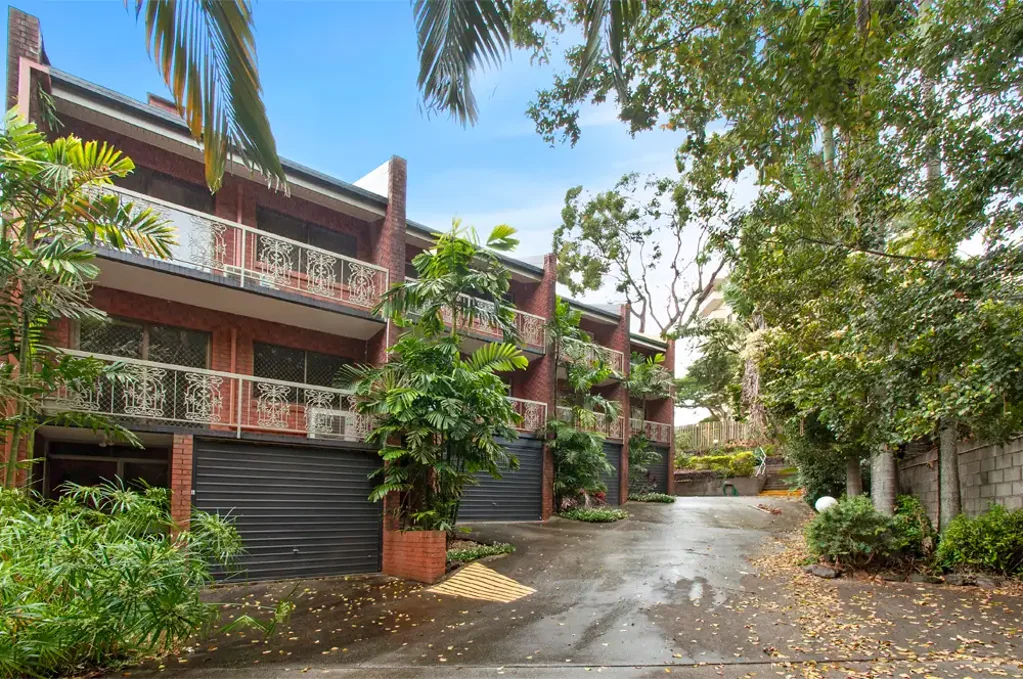 2 Bedroom Townhouse - Great Location