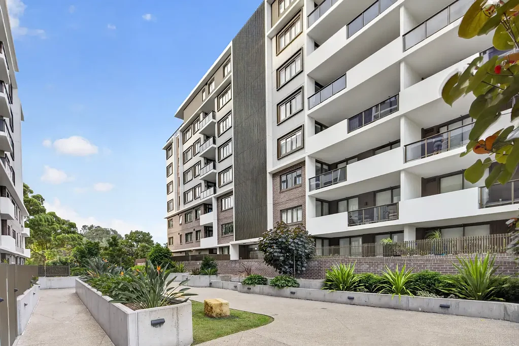 Modern Two Bedroom Apartment IN Sough After Location