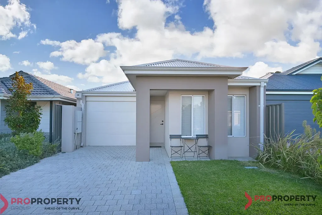 Aveley 3chambre PRESENTING LIKE BRAND NEW!