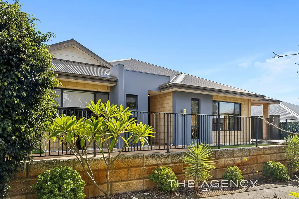 Aveley 4房  Parkside Living in the Heart of Aveley