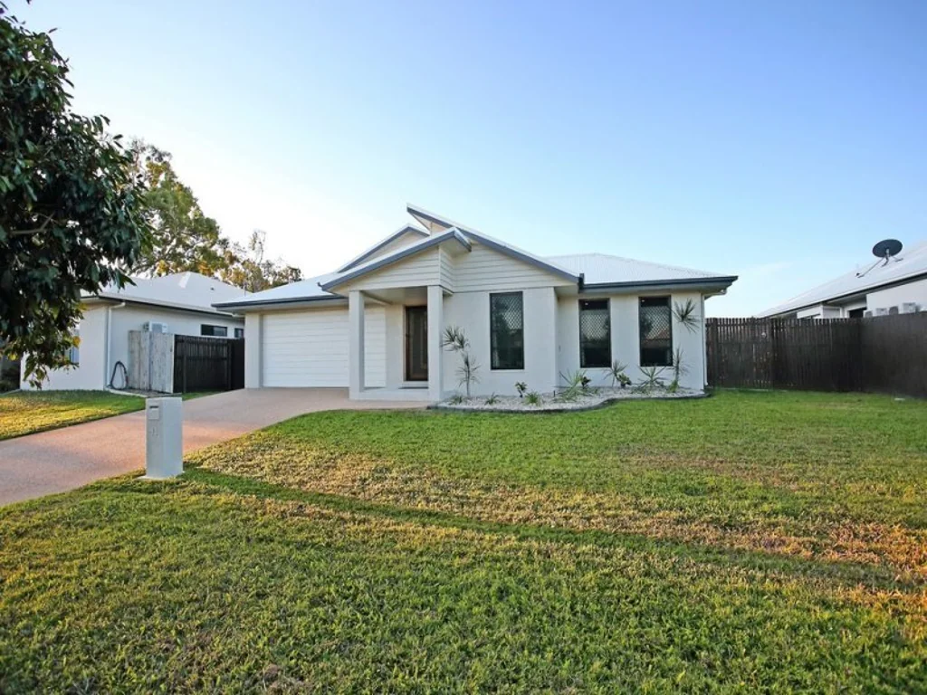 11 Lochern Way, Bushland Beach, QLD 4818