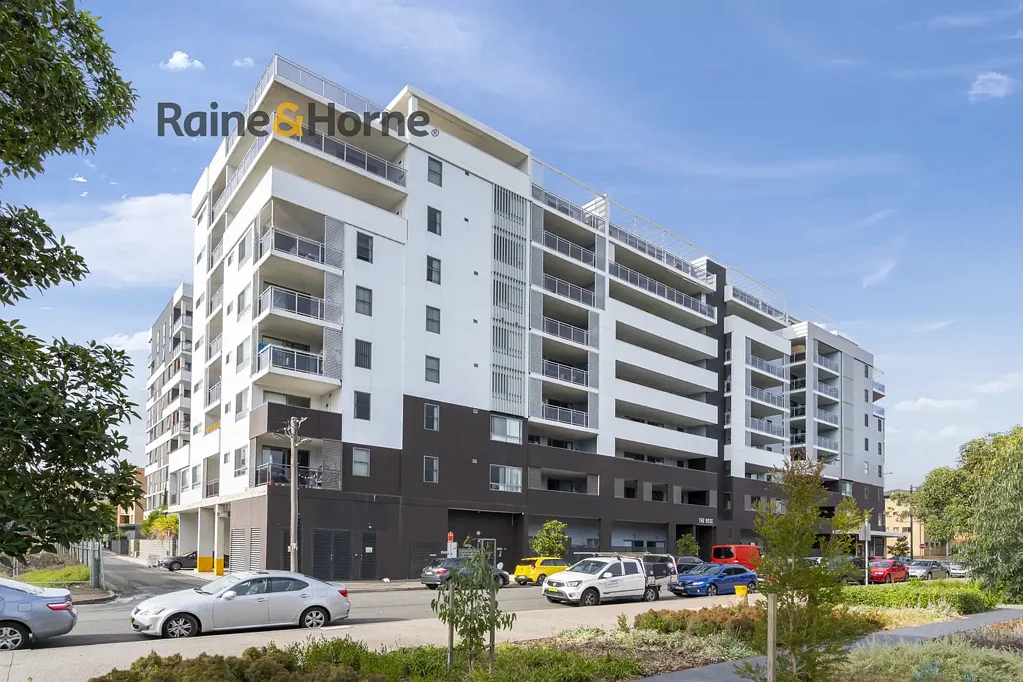 Liverpool 1Phòng ngủ Spacious 1 Bedroom Apartment + Study, Parking & Storage in Liverpool CBD