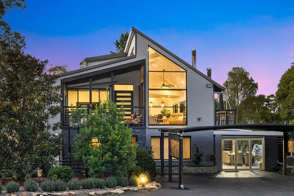 Spacious Acreage Living with Stunning National Park Views