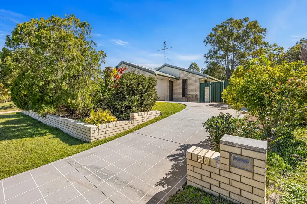 Battery Hill 3 Bedroom Invest, Nest or Rest by the Beach - Lowset 3 Bed with Side Access!