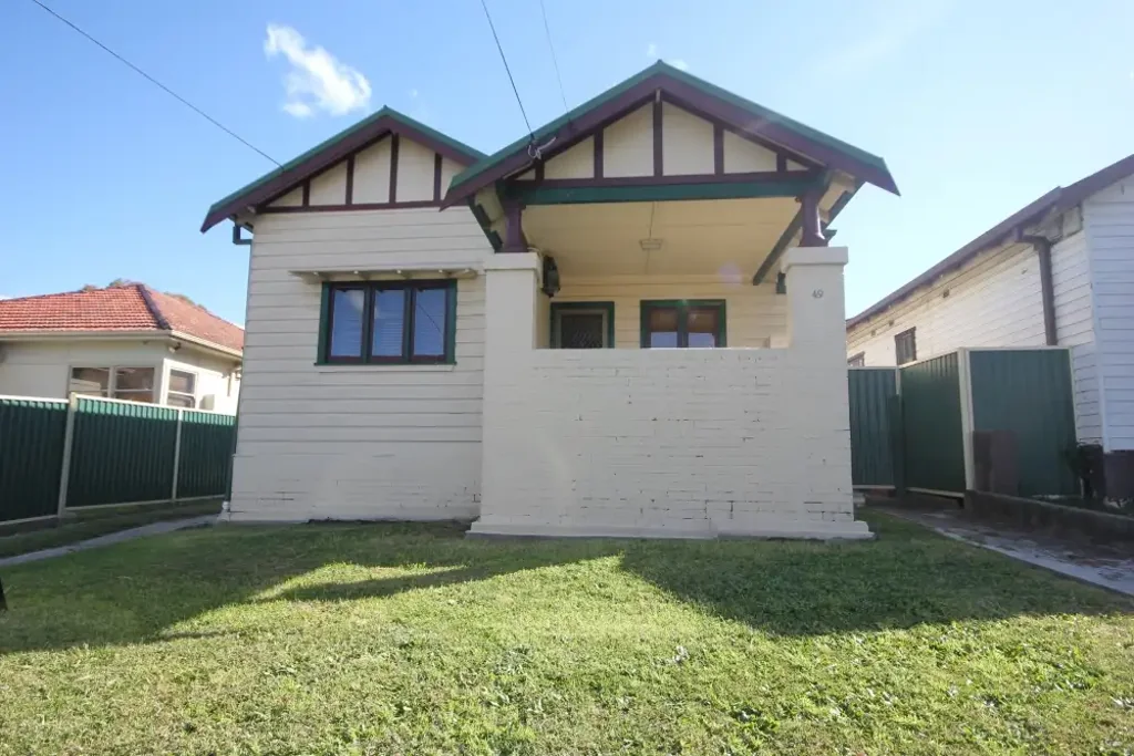 COSY 2 BEDROOM HOME IN ROSELANDS