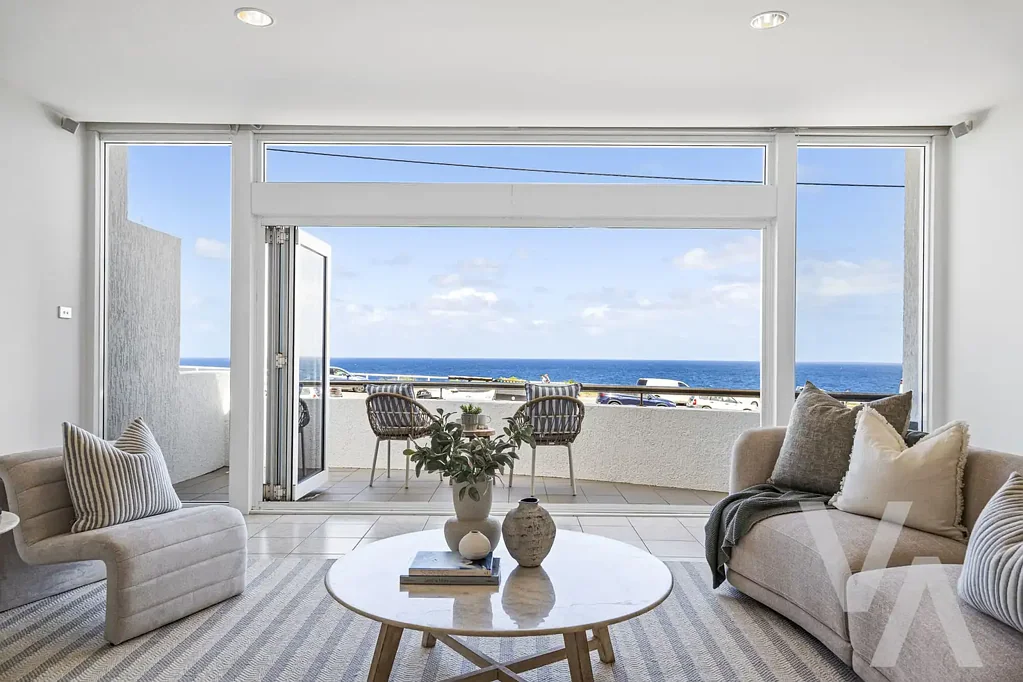 Bar Beach 4Habitaciones Your Next Move.