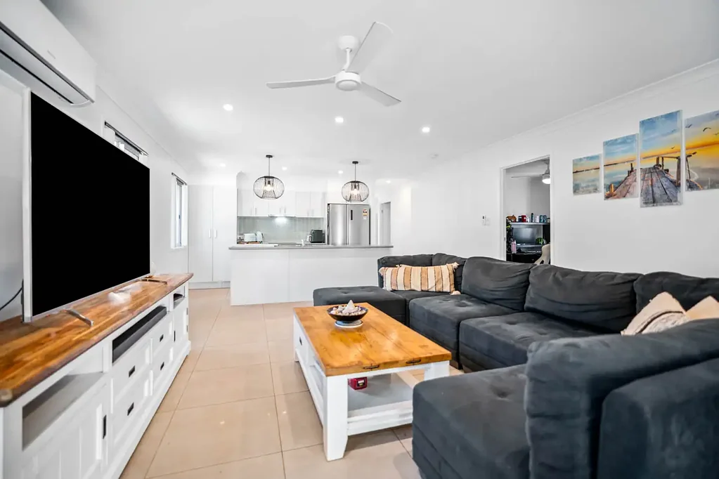 Russell Island 3 Bedroom Walking distance to Rocky Point