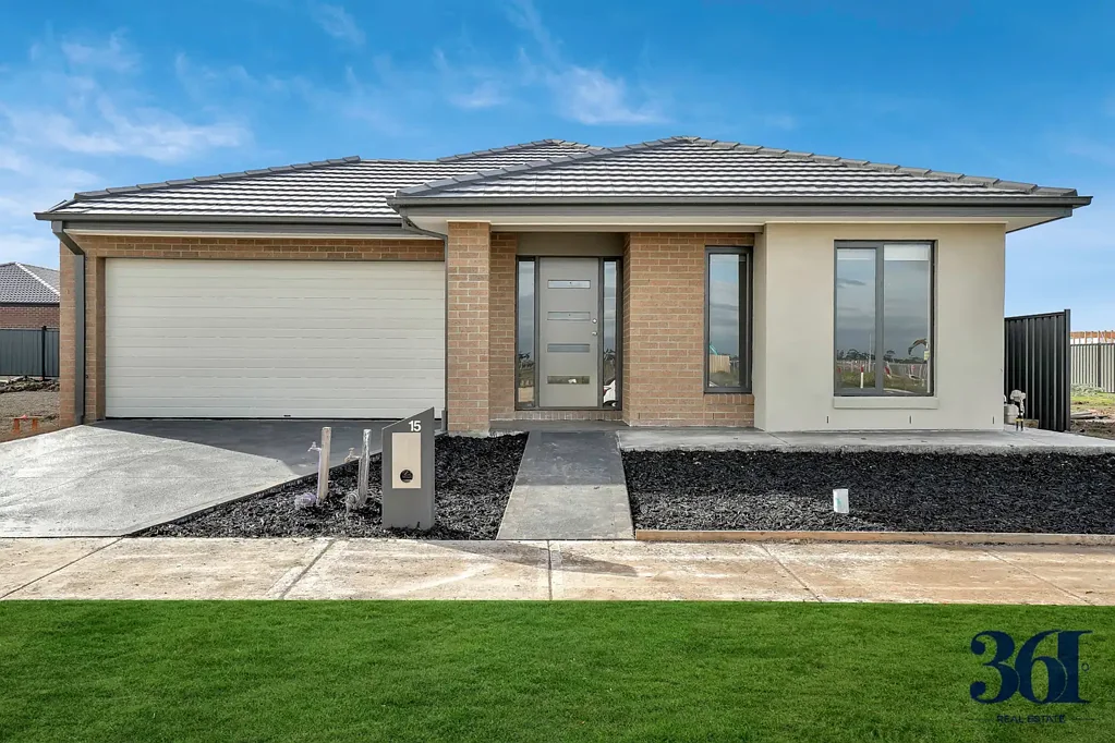 DELIGHTFUL FAMILY HOME CLOSE TO ALL AMENITIES!!!