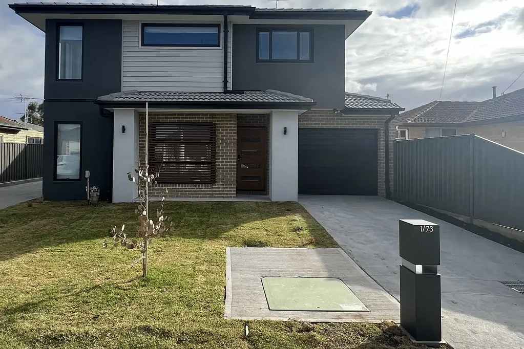 Stylish & Low-Maintenance Living – 3-Bedroom Townhouse