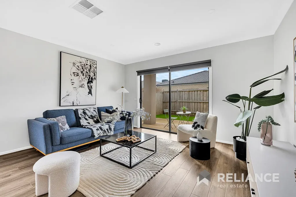 Werribee 4 Bedroom The Pinnacle of Connected Luxury: Low-Maintenance Elegance Steps from Schools, Shops and Station!