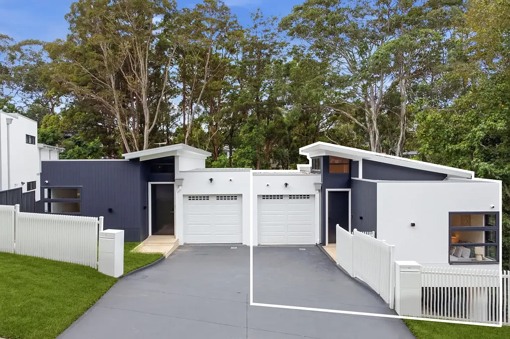 Denistone 4ห้องนอน Architecturally Designed Tri-Level Duplex in Serene Setting
