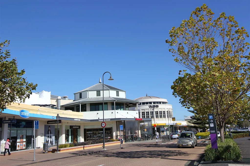 East Tamaki CBRE - Tidy Office In Botany Town Centre