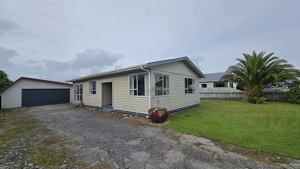 Hokitika 3कमरा Room to add value