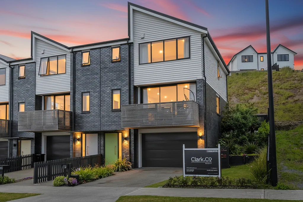 Whitby 3部屋 New Home For New Year