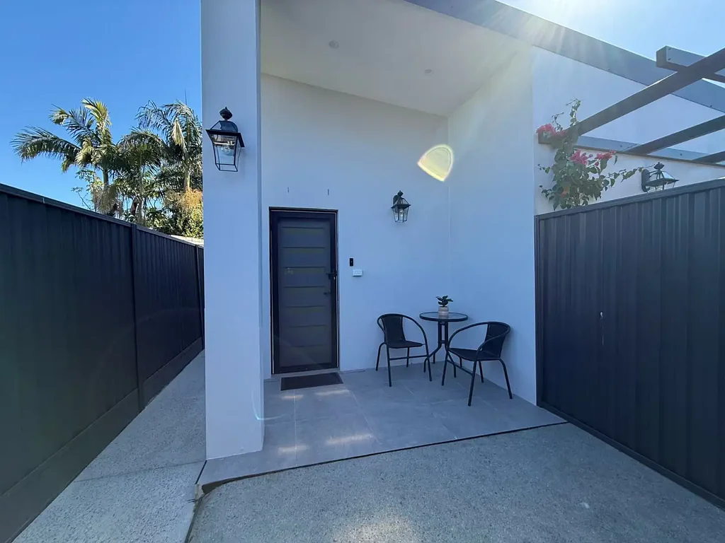 Near-New 2 Bedroom Granny Flat