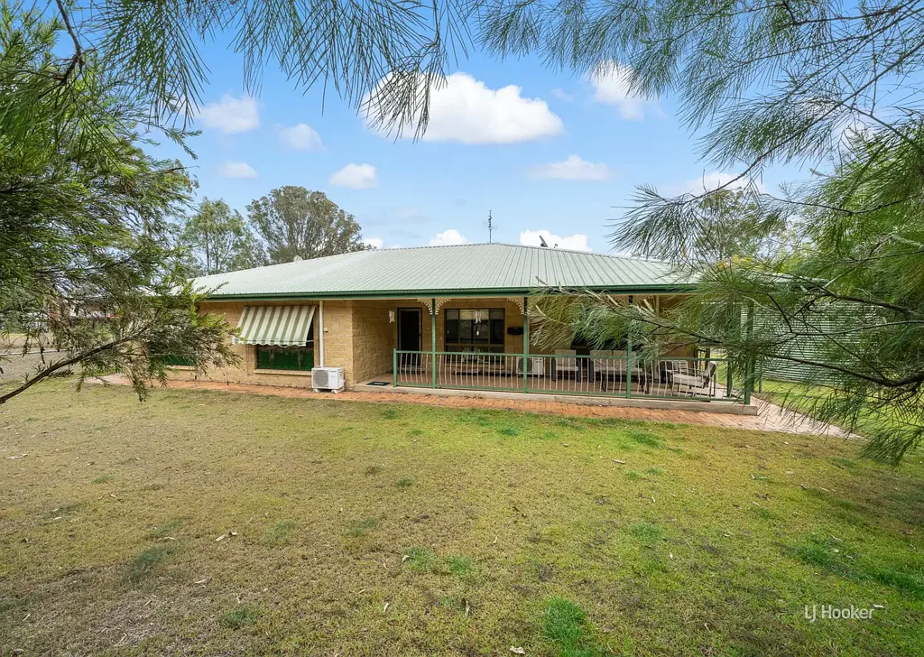 Nanango 4房 2公顷宽敞家庭住宅，带车库和可用土地 Spacious Family Home on 2 Hectares with Garages & Usable Acreage