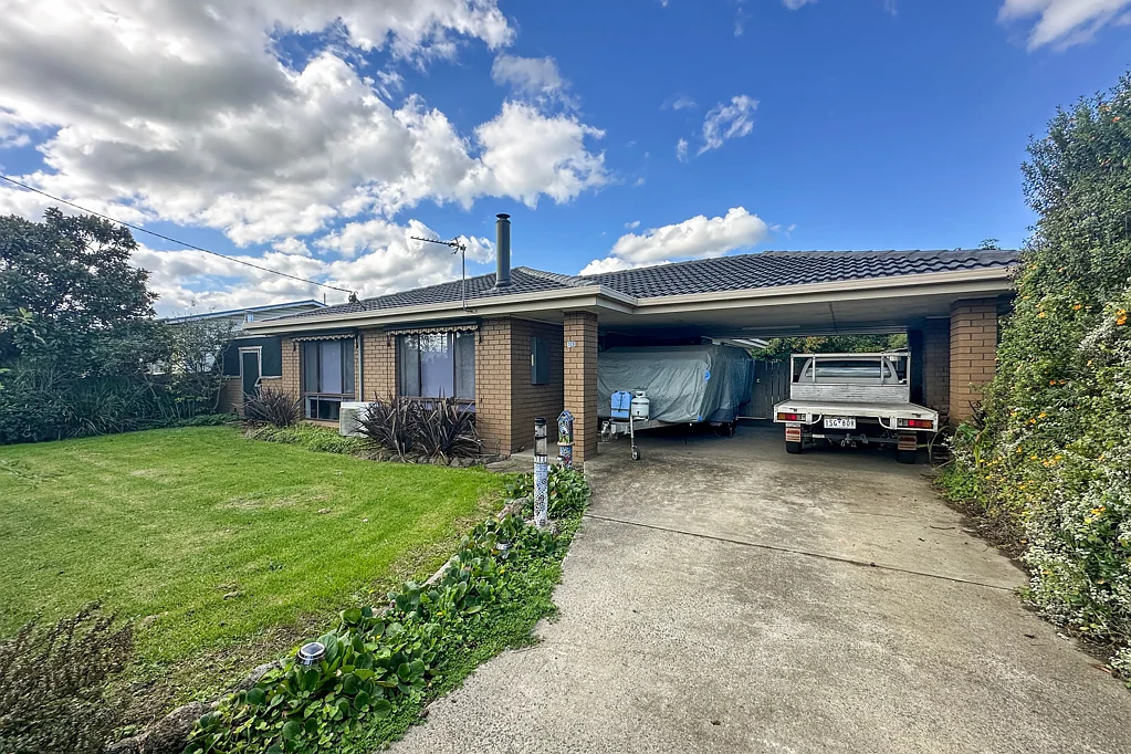 Yarram 3 Bedroom Move-In Ready Brick Veneer Home - Ideal for the Astute Buyer