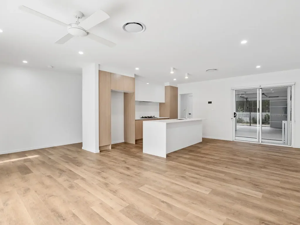 Stylish 4-Bedroom Tri-Level Townhouse in Citrine Rochedale EV Charger & Resort Facilities