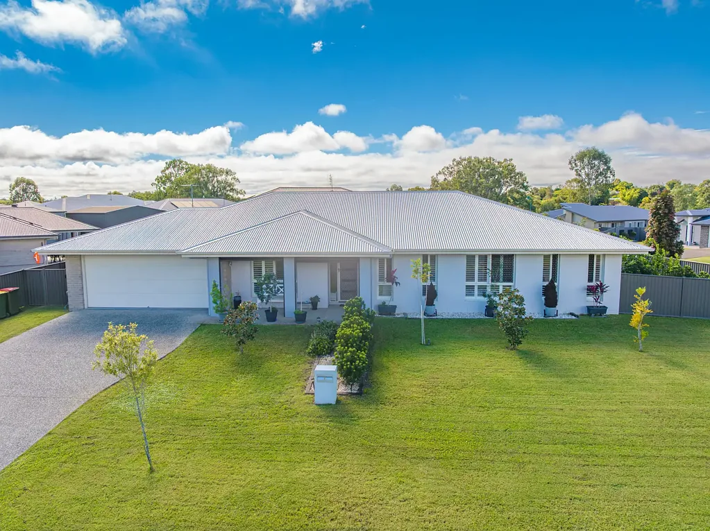 Southside 4 Bedroom Modern Contemporary Family Home with Side Access