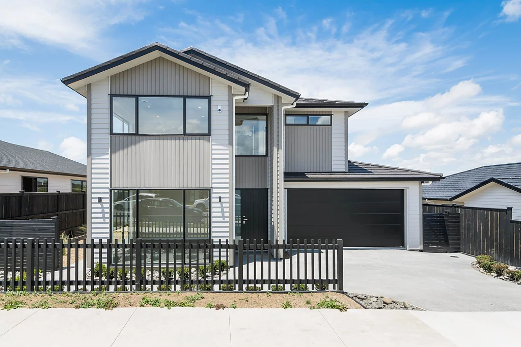 Stunningly Modern 6-Bedroom Home!