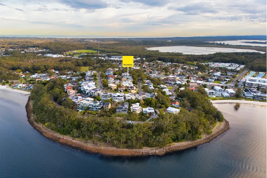 Salamander Bay 4 Bedroom Stunning Bay Views Surrounded by Nature