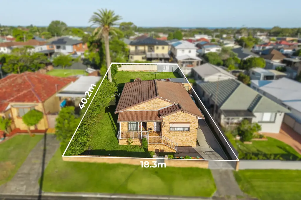 Corrimal 3房 745平米巨地块 R3中等密度 东向佳景 临街18.3米 步行生活圈 稳定租金收益 Level R3 zoned block with new LMR Reforms allowing Medium-Density Potential