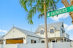2 Saunders Court, Clifton Beach